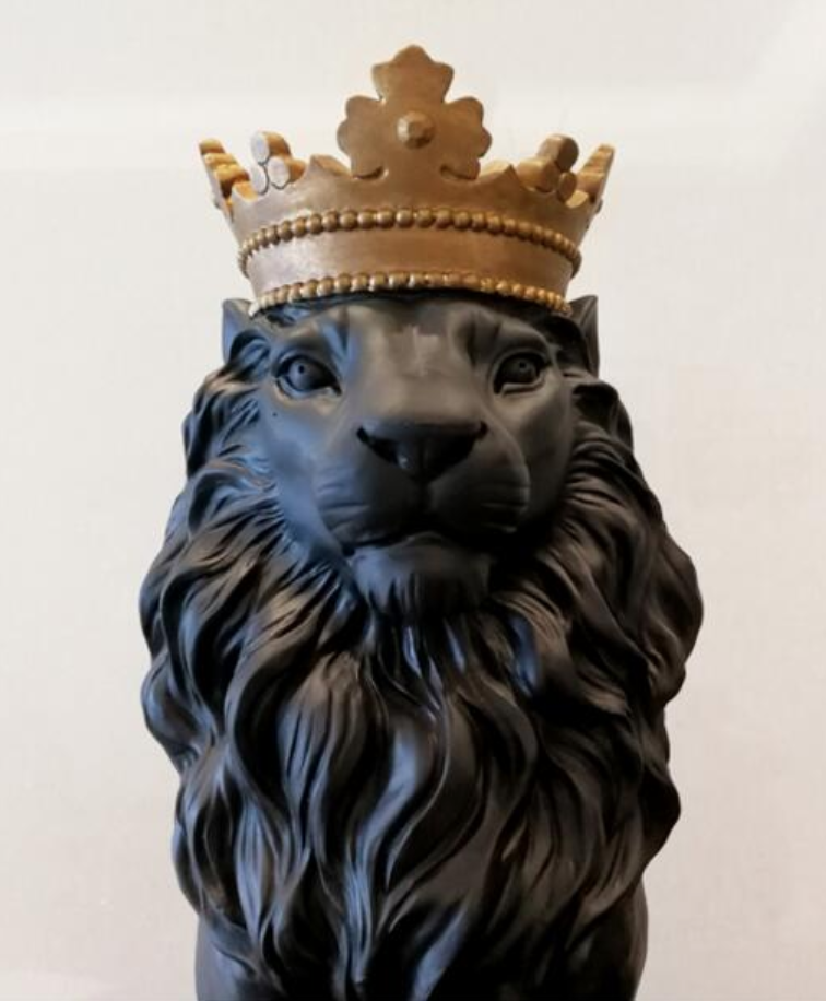 BLACK LION CROWN STATUE DECORATION